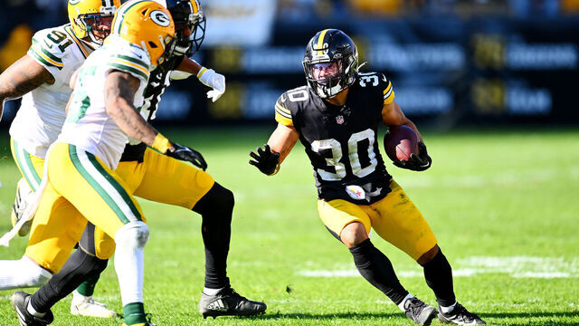 PITTSBURGH, PENNSYLVANIA - NOVEMBER 12: Jaylen Warren #30 of the Pittsburgh Steelers runs the ball against the Green Bay Packers during the second quarter at Acrisure Stadium on November 12, 2023 in Pittsburgh, Pennsylvania.