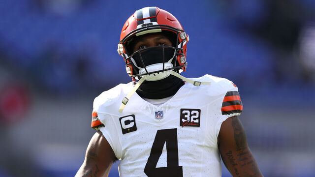 BALTIMORE, MARYLAND - NOVEMBER 12: Deshaun Watson #4 of the Cleveland Browns on the field before the game against the Baltimore Ravens at M&T Bank Stadium on November 12, 2023 in Baltimore, Maryland.