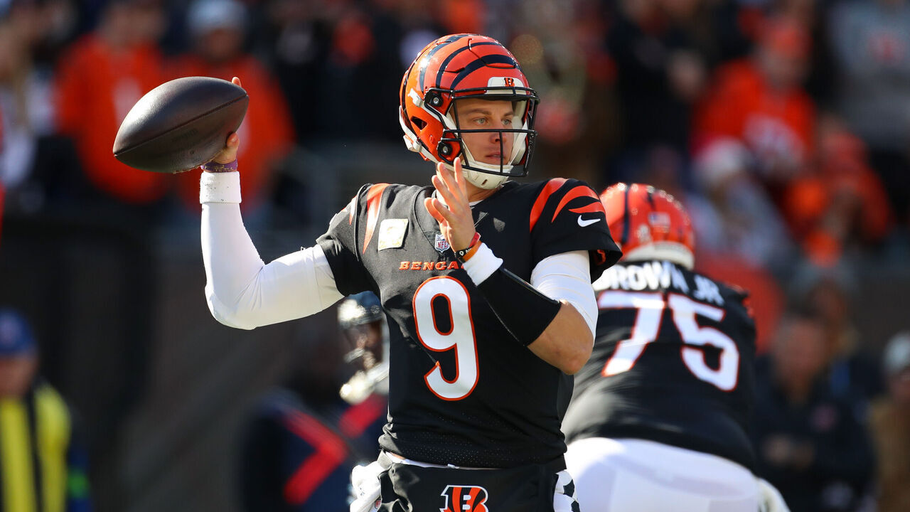 CINCINNATI, OH - NOVEMBER 12: Cincinnati Bengals quarterback Joe Burrow (9) passes the ball during the game against the Houston Texans and the Cincinnati Bengals on November 12, 2023, at Paycor Stadium in Cincinnati, OH.