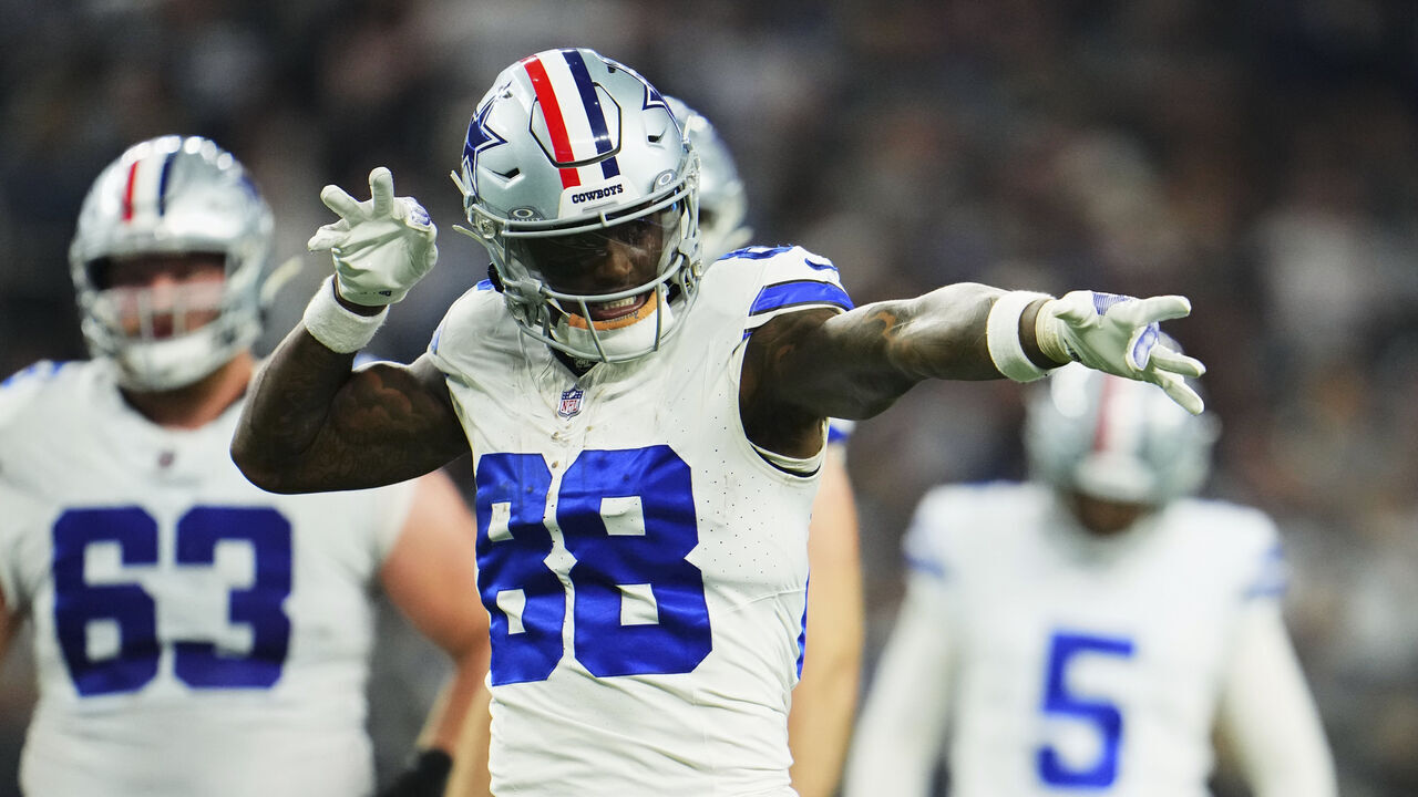 ARLINGTON, TX - NOVEMBER 12: CeeDee Lamb #88 of the Dallas Cowboys celebrates after scoring a touchdown against the New York Giants during the second half at AT&T Stadium on November 12, 2023 in Arlington, Texas.