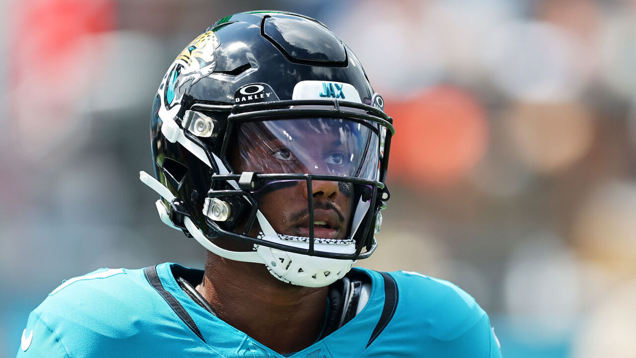JACKSONVILLE, FLORIDA - SEPTEMBER 17: Zay Jones #7 of the Jacksonville Jaguars warms up before the game against the Kansas City Chiefs at EverBank Stadium on September 17, 2023 in Jacksonville, Florida.