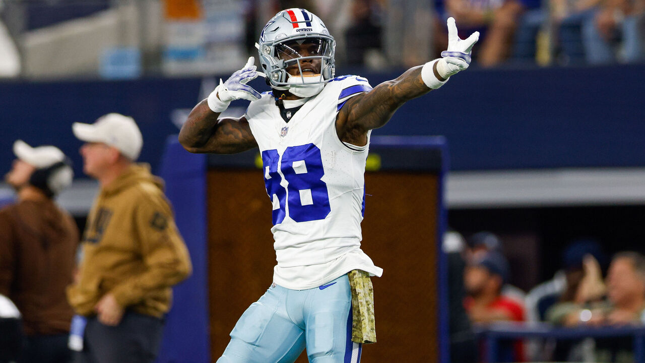 ARLINGTON, TX - NOVEMBER 12: Dallas Cowboys wide receiver CeeDee Lamb (88) signals after making a first down reception during the game between the Dallas Cowboys and New York Giants on November 12, 2023 at AT&T Stadium in Arlington, TX.