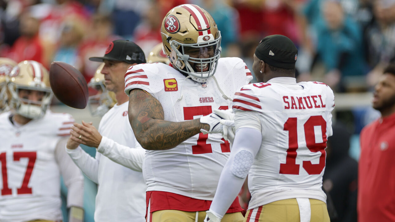 JACKSONVILLE, FL - NOVEMBER 12: San Francisco 49ers offensive tackle Trent Williams (71) and San Francisco 49ers wide receiver Deebo Samuel (19) before the game between the San Francisco 49ers and the Jacksonville Jaguars on November 12, 2023 at EverBank Stadium in Jacksonville, Florida.