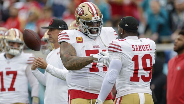 JACKSONVILLE, FL - NOVEMBER 12: San Francisco 49ers offensive tackle Trent Williams (71) and San Francisco 49ers wide receiver Deebo Samuel (19) before the game between the San Francisco 49ers and the Jacksonville Jaguars on November 12, 2023 at EverBank Stadium in Jacksonville, Florida.