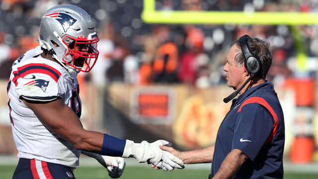 Cleveland, OH - October 16: New England Patriots head coach Bill Belichick shakes hands with DL Deatrich Wise, Jr. as he comes to the sidelines late in the fourth quarter. The Patriots beat the Cleveland Browns, 38-15.
