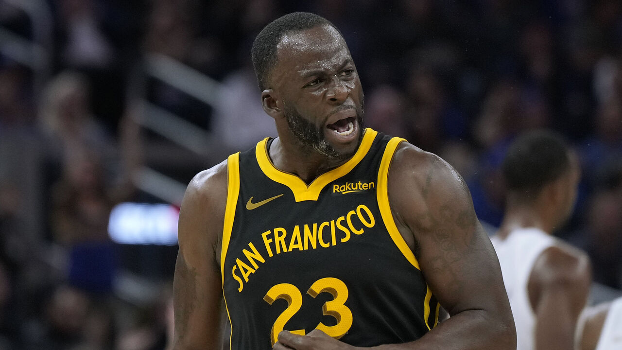 SAN FRANCISCO, CALIFORNIA - NOVEMBER 11: Draymond Green #23 of the Golden State Warriors reacts after stealing the ball from Donovan Mitchell #45 of the Cleveland Cavaliers during the second half of an NBA basketball game at Chase Center on November 11, 2023 in San Francisco, California.