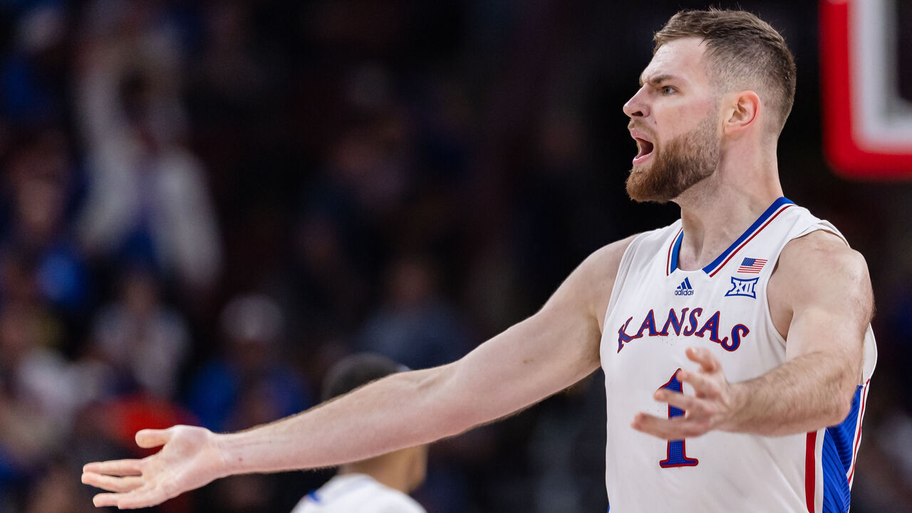 CHICAGO, ILLINOIS - NOVEMBER 14: Hunter Dickinson #1 of the Kansas Jayhawks reacts to the crowd during the second half against the Kentucky Wildcats in the 2023 State Farm Champions Classic at the United Center on November 14, 2023 in Chicago, Illinois.