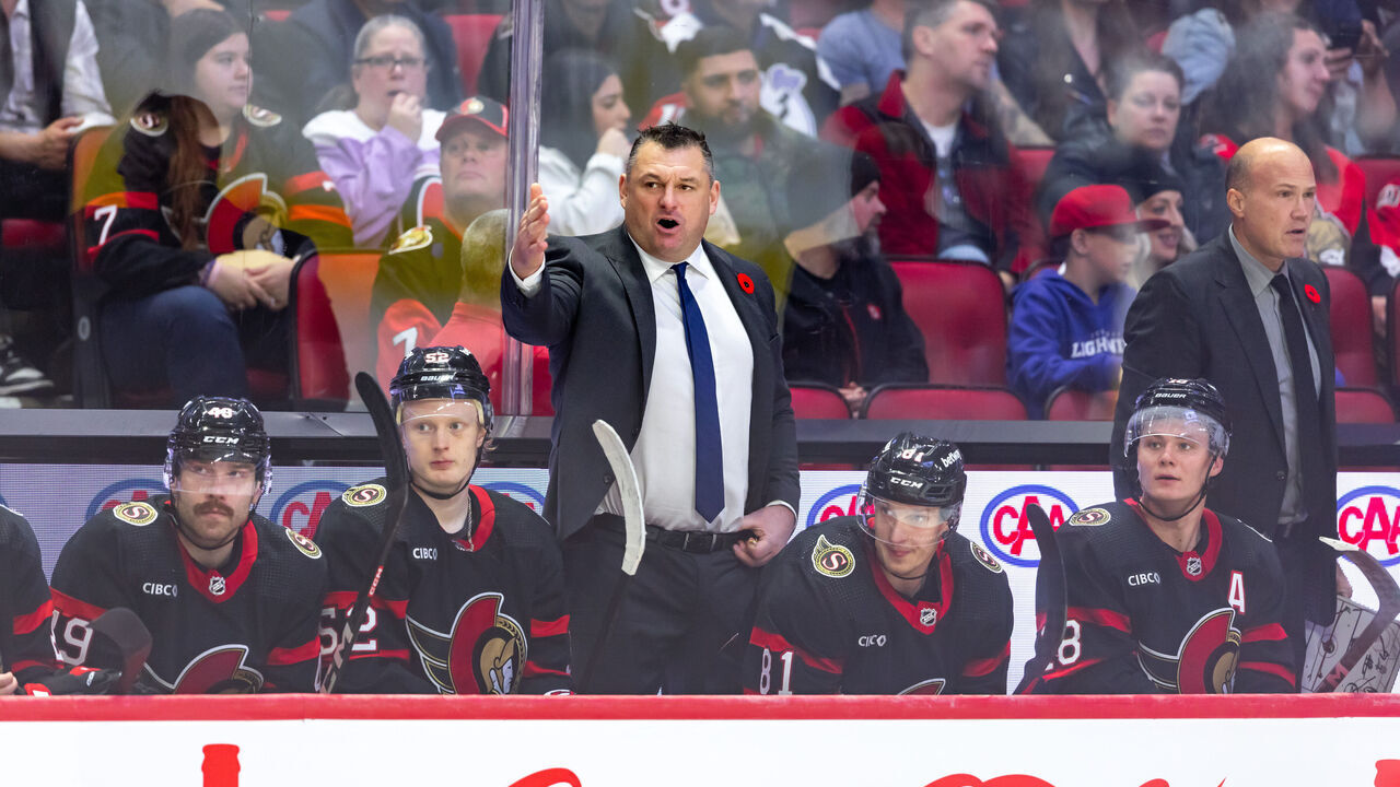 OTTAWA, ON - NOVEMBER 04: Ottawa Senators Head Coach D.J. Smith gives instructions during third period National Hockey League action between the Tampa Bay Lightning and Ottawa Senators on November 4, 2023, at Canadian Tire Centre in Ottawa, ON, Canada.