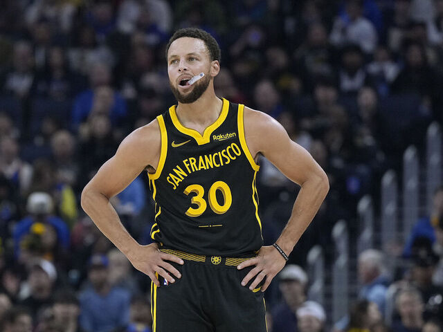 Por que Stephen Curry usa a camisa 30?