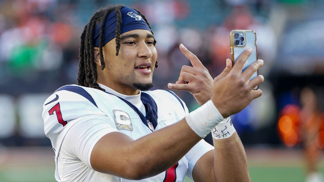 CINCINNATI, OHIO - NOVEMBER 12: C.J. Stroud #7 of the Houston Texans celebrates after beating the Cincinnati Bengals 30-27 at Paycor Stadium on November 12, 2023 in Cincinnati, Ohio.