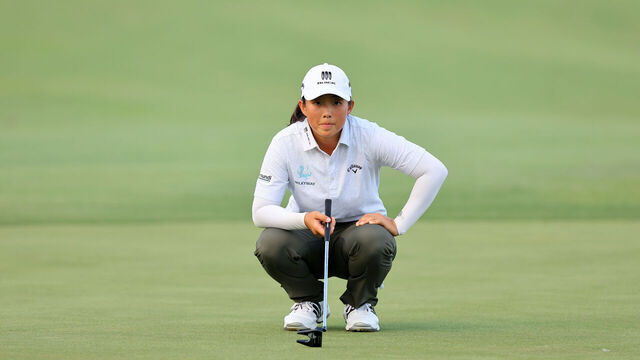 NAPLES, FLORIDA - NOVEMBER 16: Ruoning Yin of China prepares to putt on the 18th green during the first round of the CME Group Tour Championship at Tiburon Golf Club on November 16, 2023 in Naples, Florida.