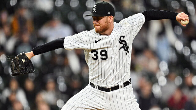 CHICAGO, IL - SEPTEMBER 13: Aaron Bummer #39 of the Chicago White Sox pitches against the Kansas City Royals at Guaranteed Rate Field on September 13, 2023 in Chicago, Illinois.