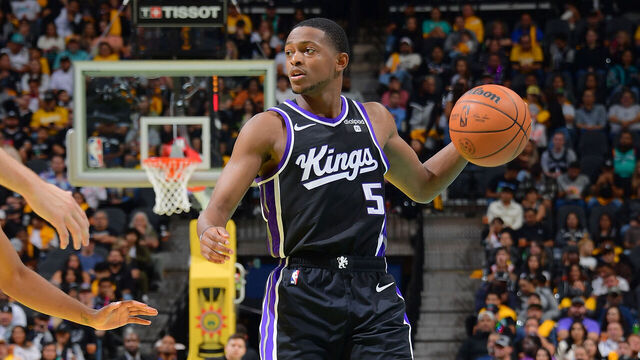 SAN ANTONIO, TX - NOVEMBER 17: De'Aaron Fox #5 of the Sacramento Kings dribbles the ball during the game against the San Antonio Spurs during the In-Season Tournament on November 17, 2023 at the Frost Bank Center in San Antonio, Texas. Mandatory Copyright Notice: Copyright 2023 NBAE (Photos by Michael Gonzales/NBAE via Getty Images)