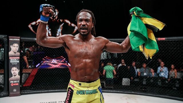 Jackson shocks Amosov by KO, captures Bellator welterweight belt