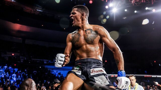 Mix dismantles Pettis with submission, wins Bellator bantamweight title