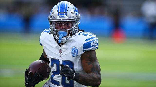 INGLEWOOD, CA - NOVEMBER 12: Detroit Lions running back Jahmyr Gibbs (26) runs during the NFL game between the Detroit Lions and the Los Angeles Chargers on November 12, 2023, at SoFi Stadium in Inglewood, CA.