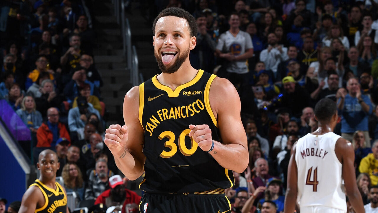 SAN FRANCISCO, CA - NOVEMBER 11: Stephen Curry #30 of the Golden State Warriors celebrates during the game against the Cleveland Cavaliers on November 11, 2023 at Chase Center in San Francisco, California. NOTE TO USER: User expressly acknowledges and agrees that, by downloading and or using this photograph, user is consenting to the terms and conditions of Getty Images License Agreement. Mandatory Copyright Notice: Copyright 2023 NBAE