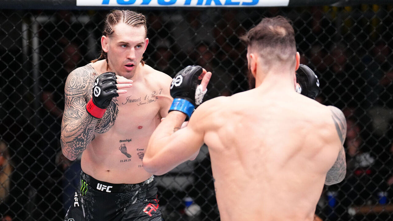 LAS VEGAS, NEVADA - NOVEMBER 18: (L-R) Brendan Allen battles Paul Craig of Scotland in a middleweight fight during the UFC Fight Night event at UFC APEX on November 18, 2023 in Las Vegas, Nevada.