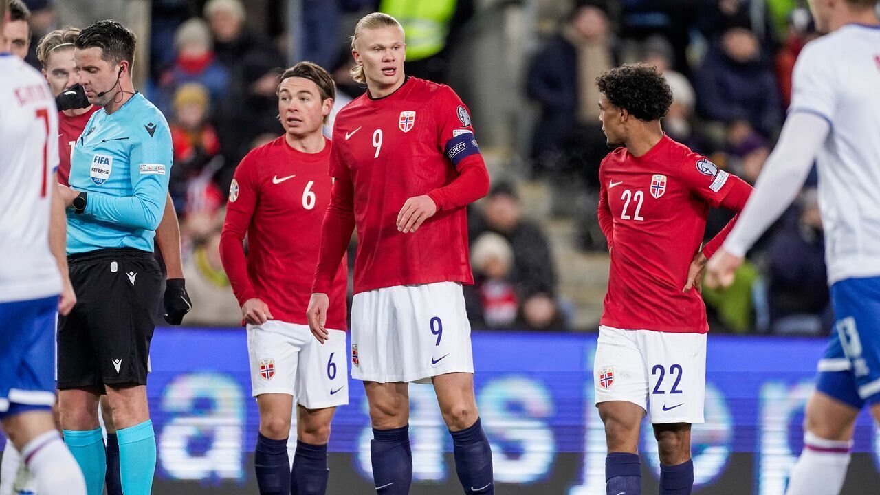 Norway's midfielder #06 Patrick Berg, Norway's forward #09 Erling Haaland and Norway's forward #22 Oscar Bobb look on during the football friendly match between Norway and Faroe Islands in Oslo, Norway, on November 16, 2023.