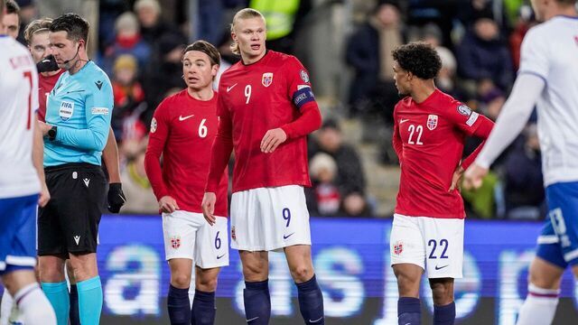 Norway's midfielder #06 Patrick Berg, Norway's forward #09 Erling Haaland and Norway's forward #22 Oscar Bobb look on during the football friendly match between Norway and Faroe Islands in Oslo, Norway, on November 16, 2023.