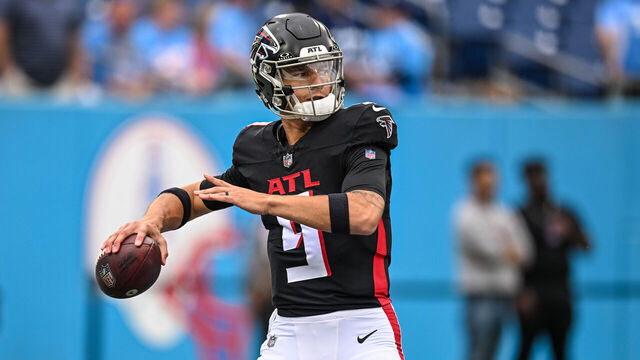 NASHVILLE, TN - OCTOBER 29: Atlanta Falcons quarterback Desmond Ridder (9) throws a pass during a game between the Tennessee Titans and the Atlanta Falcons on October 29, 2023, at Nissan Stadium in Nashville, TN.