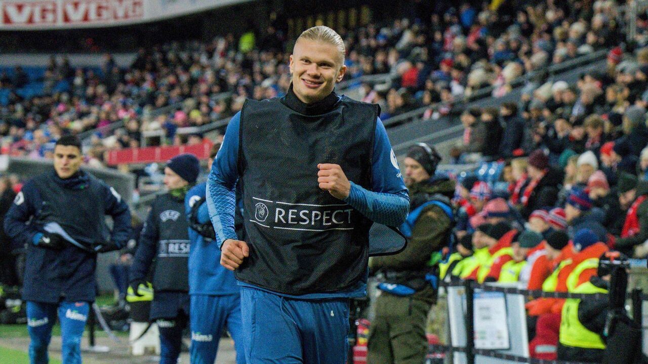 Norway's forward #09 Erling Haaland warms up during the football friendly match between Norway and Faroe Islands in Oslo, Norway, on November 16, 2023.