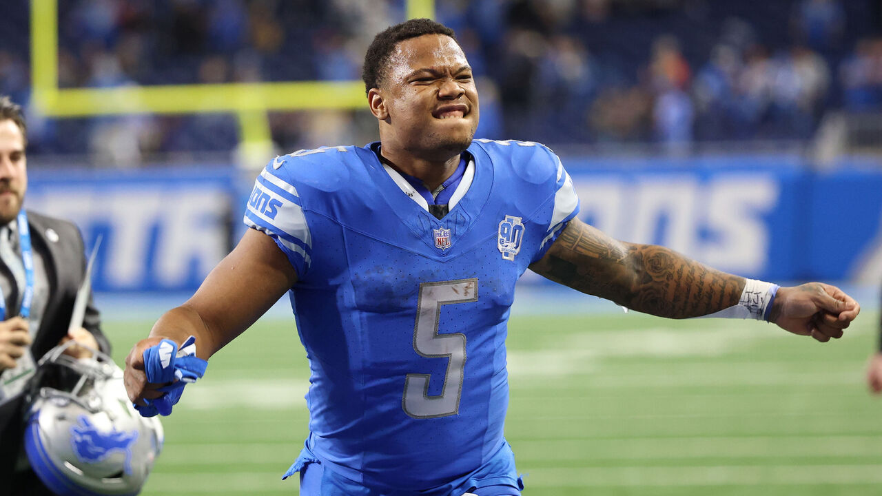 Detroit Lions running back David Montgomery (5) walks off the field after the conclusion of an NFL football game between the Chicago Bears and the Detroit Lions in Detroit, Michigan USA, on Sunday, November 19, 2023