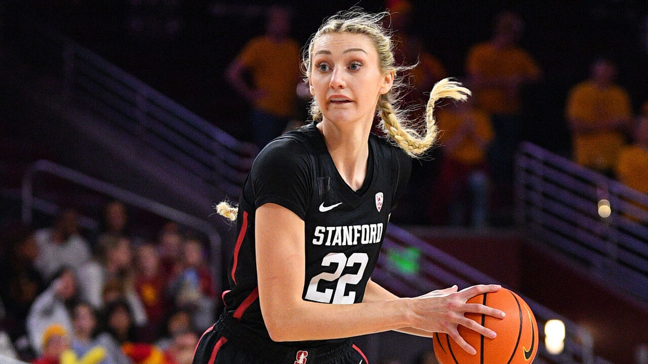 LOS ANGELES, CA - JANUARY 15: Stanford Cardinal forward Cameron Brink (22) looks to make a pass during the women's college basketball game between the Stanford Cardinal and the USC Trojans on January 15, 2023 at Galen Center in Los Angeles, CA.