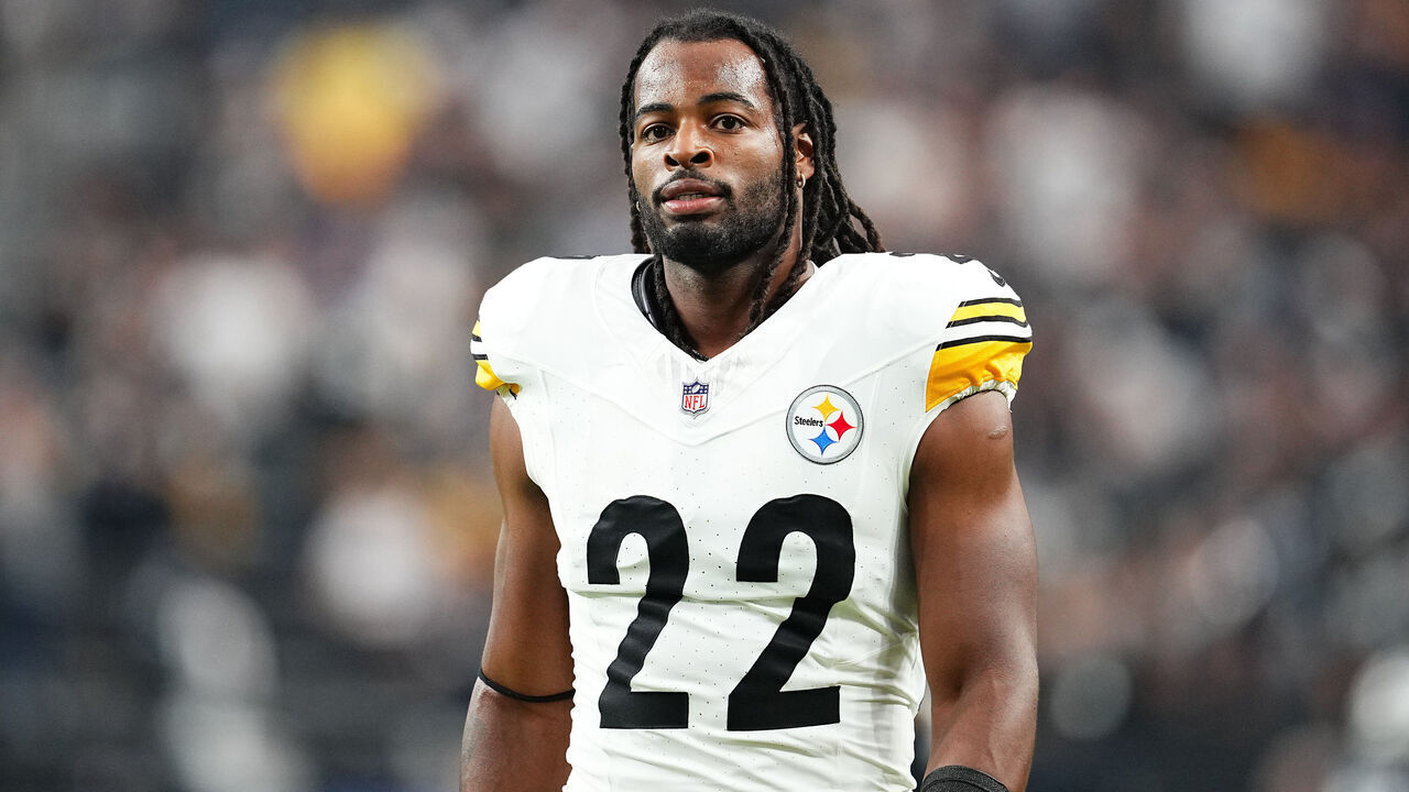 LAS VEGAS, NEVADA - SEPTEMBER 24: Najee Harris #22 of the Pittsburgh Steelers warms up before the game against the Las Vegas Raiders at Allegiant Stadium on September 24, 2023 in Las Vegas, Nevada.