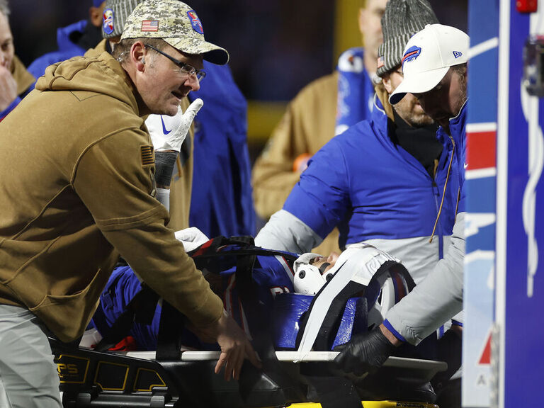 Bills' Rapp leaves in ambulance after sustaining neck injury | theScore.com