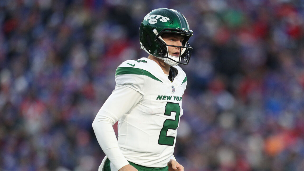 ORCHARD PARK, NEW YORK - NOVEMBER 19: Zach Wilson #2 of the New York Jets jogs across the field in the first quarter against the Buffalo Bills at Highmark Stadium on November 19, 2023 in Orchard Park, New York.