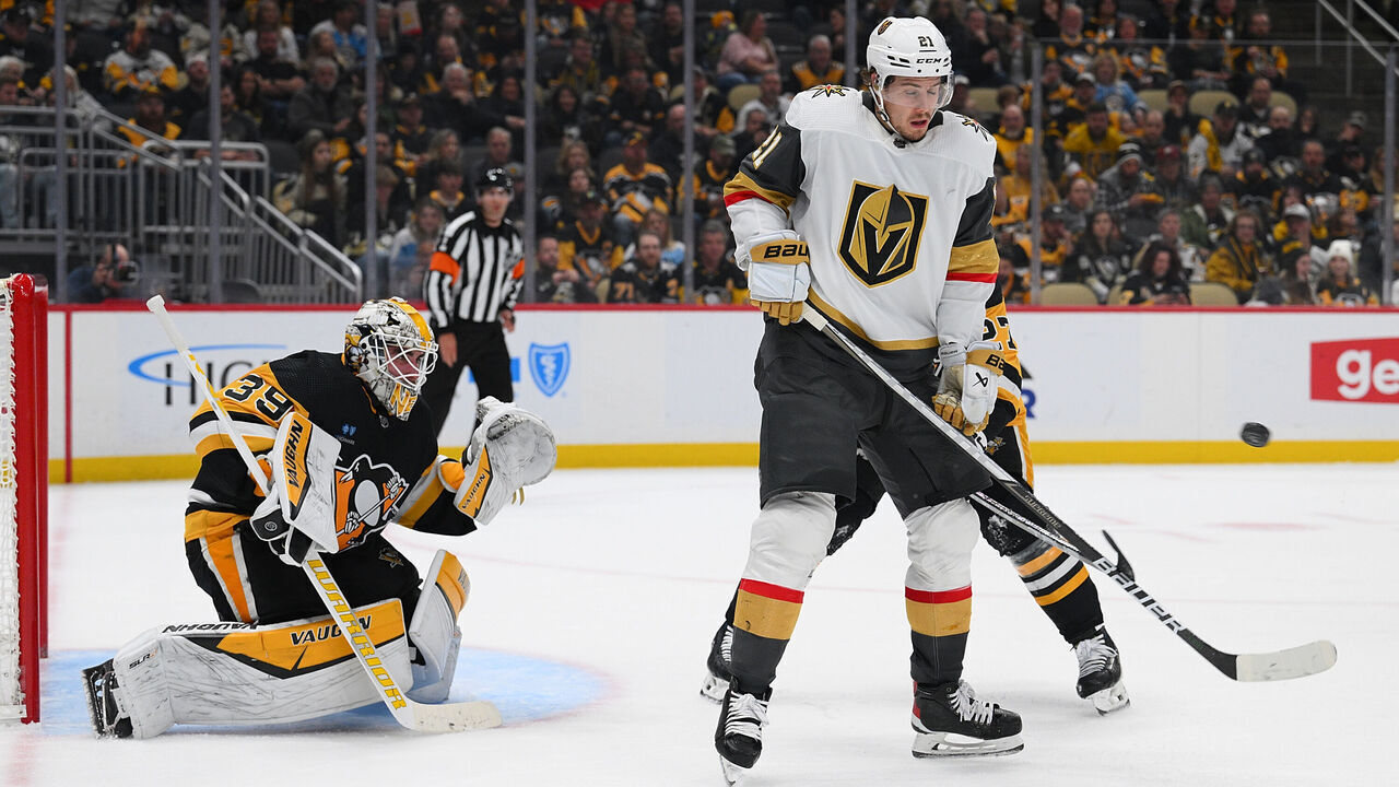 PITTSBURGH, PENNSYLVANIA - NOVEMBER 19: Brett Howden #21 of the Vegas Golden Knights tries to screen goaltender Alex Nedeljkovic #39 of the Pittsburgh Penguins in the second period during the game at PPG PAINTS Arena on November 19, 2023 in Pittsburgh, Pennsylvania.