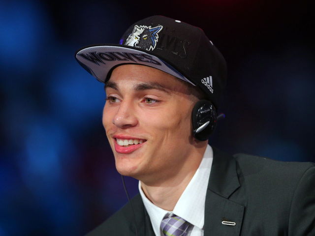 VIDEO: Between-the-legs self-alley-oops are pretty casual for Zach LaVine