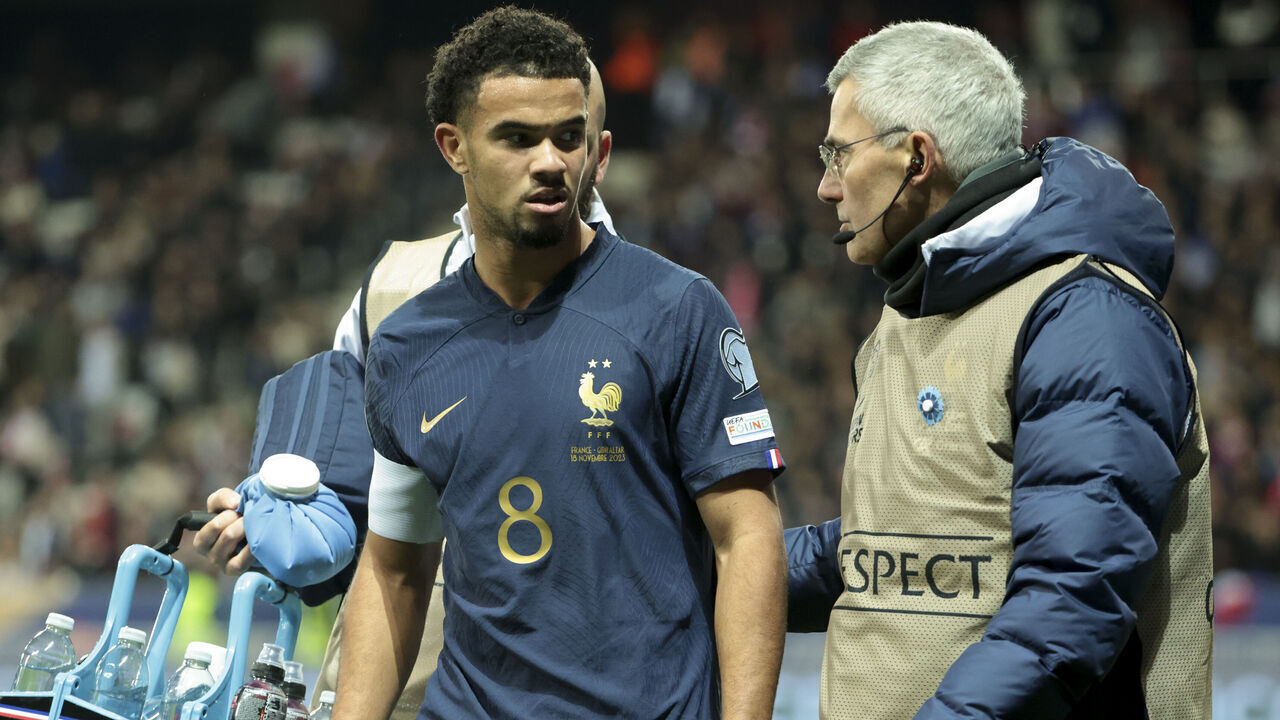 NICE, FRANCE - NOVEMBER 18: Warren Zaire-Emery of France - here with Doctor of France Franck Le Gall - is seriously injured while scoring his goal during the UEFA EURO 2024 European qualifier match between France and Gibraltar at Allianz Riviera stadium on November 18, 2023 in Nice, France.