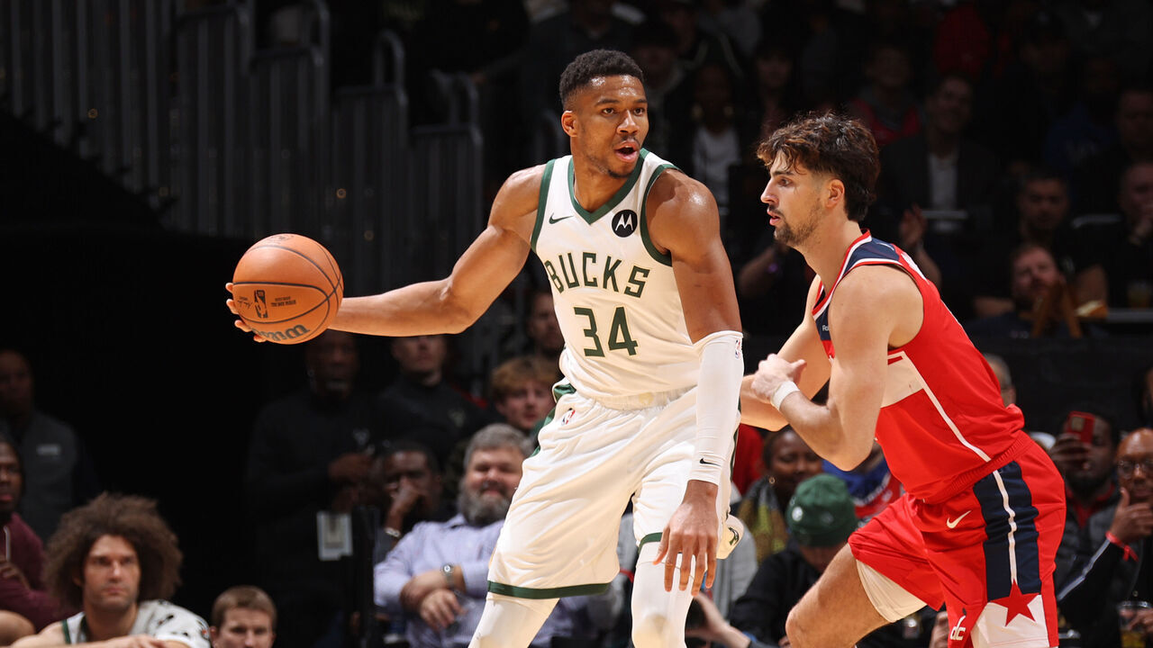 WASHINGTON, DC - NOVEMBER 20: Giannis Antetokounmpo #34 of the Milwaukee Bucks drives to the basket during the game against the Washington Wizards on November 20, 2023 at Capital One Arena in Washington, DC. Mandatory Copyright Notice: Copyright 2023 NBAE