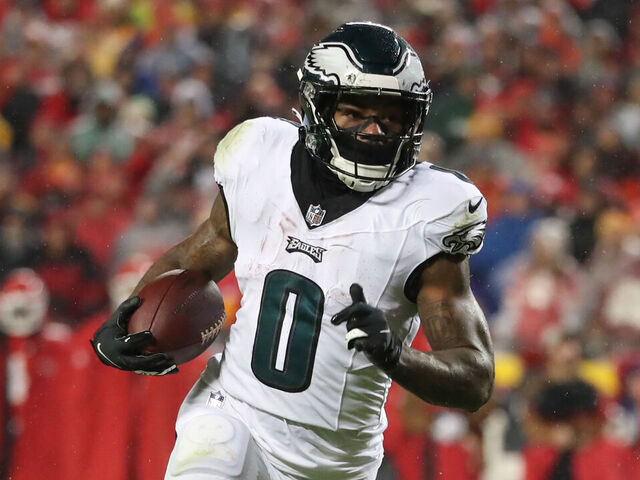 KANSAS CITY, MO - NOVEMBER 20: Philadelphia Eagles running back D'Andre Swift (0) runs for a 4-yard touchdown in the first quarter of an NFL football game between the Philadelphia Eagles and Kansas City Chiefs on Nov 20, 2023 at GEHA Field at Arrowhead Stadium in Kansas City, MO.