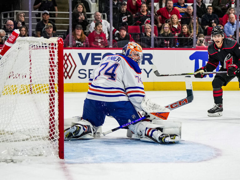 Hurricanes Score 4 Goals In 1st Period To Beat Slumping Oilers ...