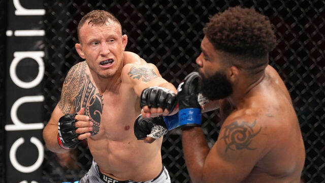 LONDON, ENGLAND - JULY 23: (L-R) Jack Hermansson of Sweden punches Chris Curtis in a middleweight fight during the UFC Fight Night event at O2 Arena on July 23, 2022 in London, England.