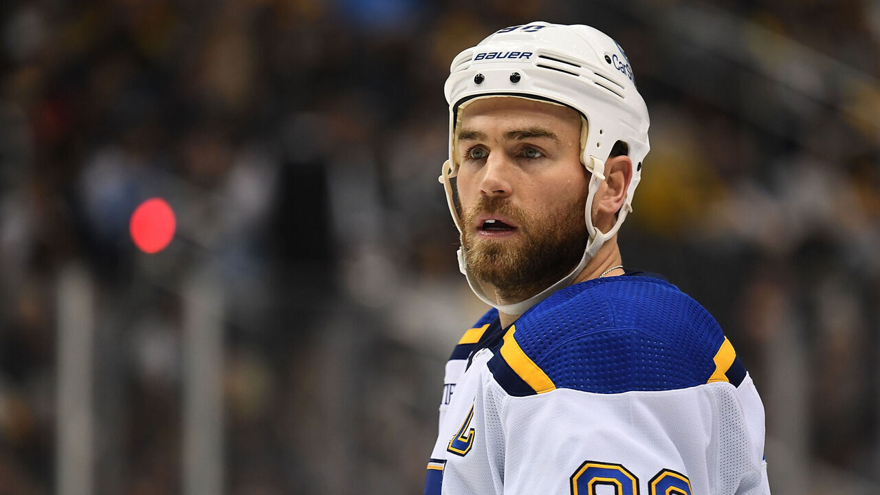 PITTSBURGH, PA - DECEMBER 03: Ryan OReilly #90 of the St. Louis Blues looks on in the first period during the game against the Pittsburgh Penguins at PPG PAINTS Arena on December 3, 2022 in Pittsburgh, Pennsylvania.