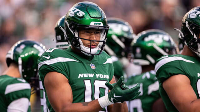 EAST RUTHERFORD, NEW JERSEY - OCTOBER 15: Allen Lazard #10 of the New York Jets reacts during the first quarter of the game against the Philadelphia Eagles at MetLife Stadium on October 15, 2023 in East Rutherford, New Jersey.
