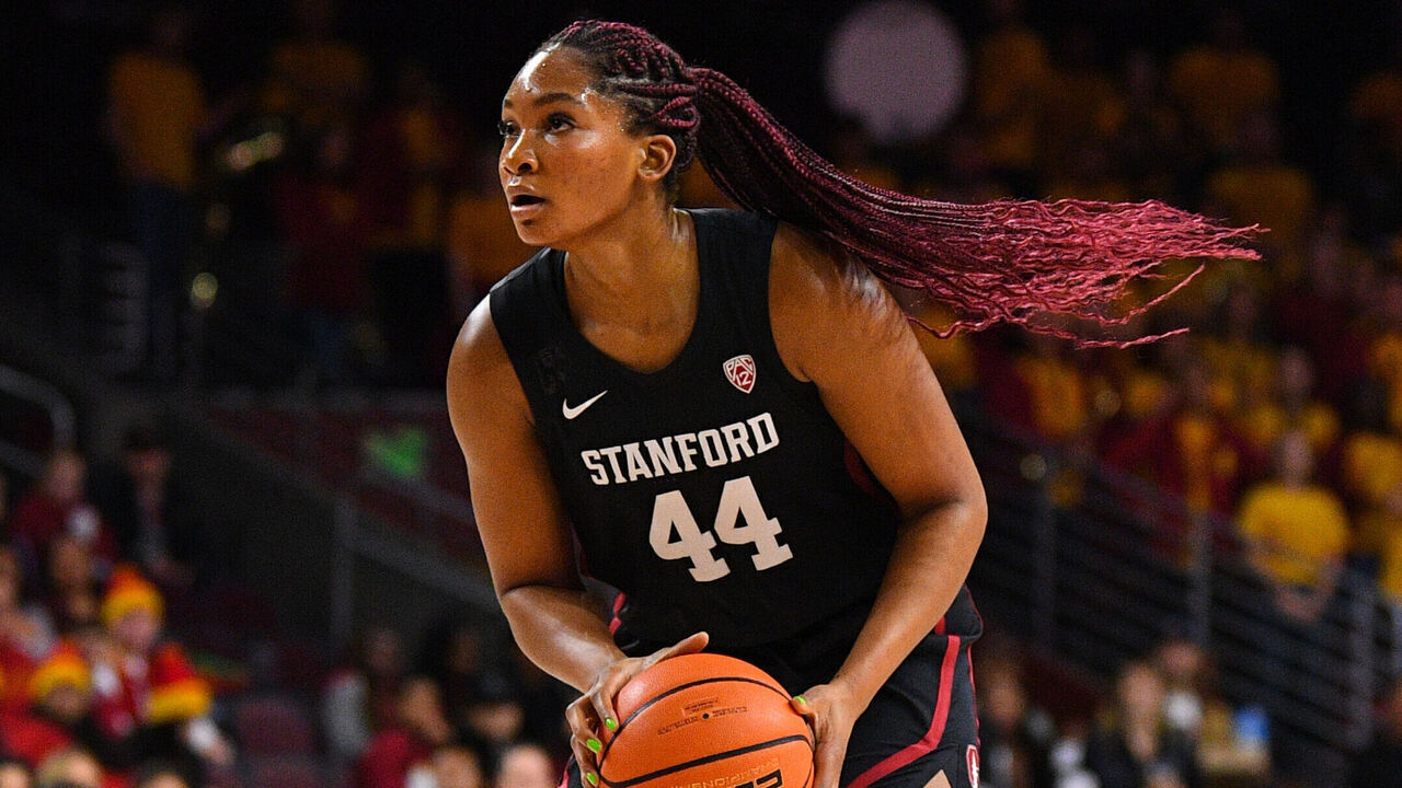 LOS ANGELES, CA - JANUARY 15: Stanford Cardinal forward Kiki Iriafen (44) looks to pass during the women's college basketball game between the Stanford Cardinal and the USC Trojans on January 15, 2023 at Galen Center in Los Angeles, CA.