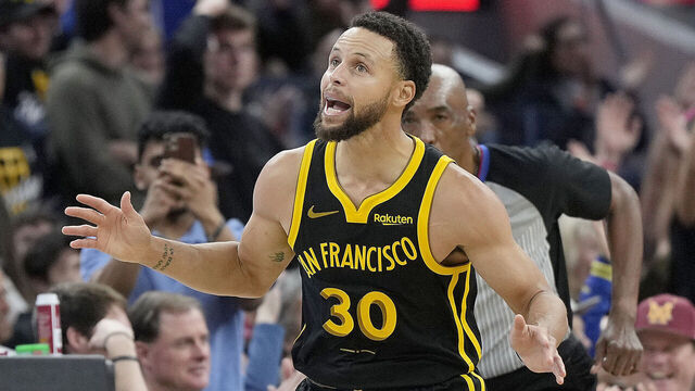 SAN FRANCISCO, CALIFORNIA - NOVEMBER 24: Stephen Curry #30 of the Golden State Warriors reacts after making a three-point shot against the San Antonio Spurs during the fourth quarter of an NBA In-Season Tournament game at Chase Center on November 24, 2023 in San Francisco, California.