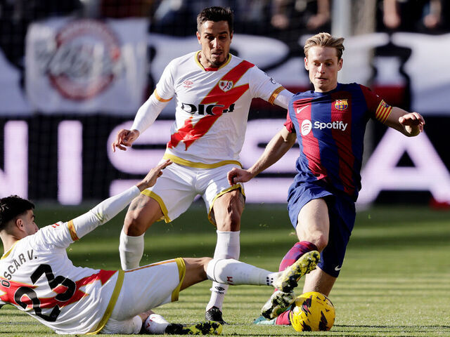 Flat Barcelona need late own goal to draw at Rayo Vallecano | theScore.com