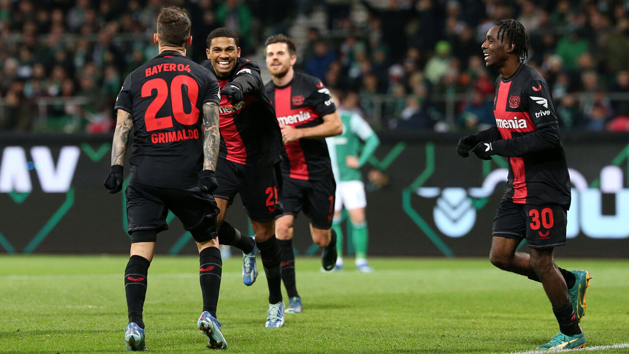 Bundesliga roundup: Leverkusen back at the top, Dortmund get comeback win | theScore.com
