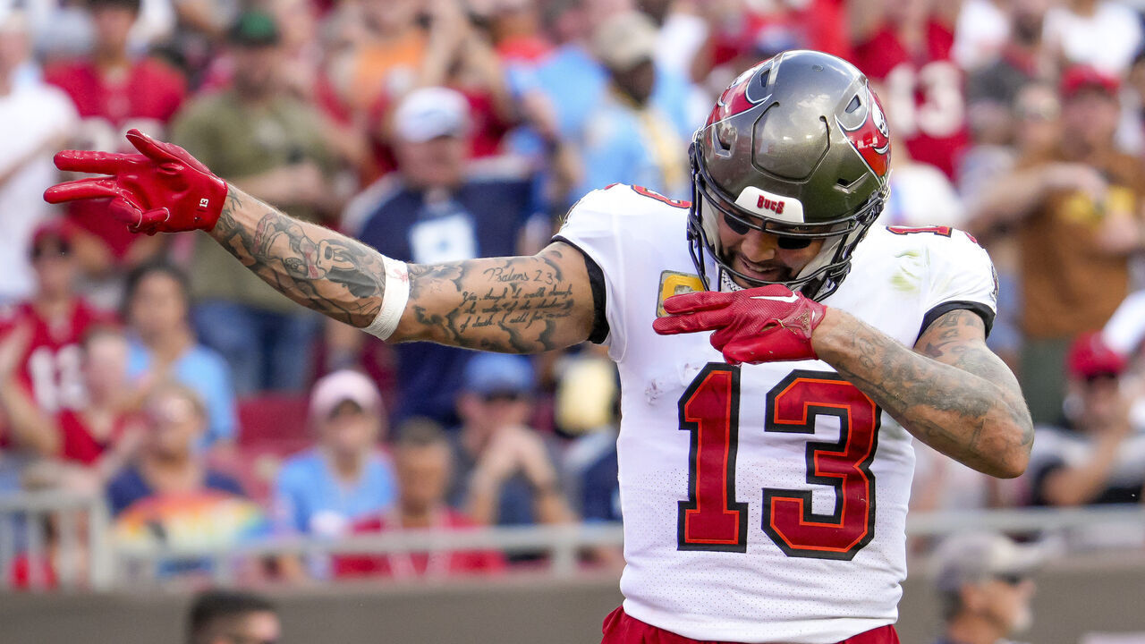 TAMPA, FL - NOVEMBER 12 : Tampa Bay Buccaneers wide receiver Mike Evans (13) catches the ball for a first and goal during the NFL Football match between the Tampa Bay Bucs and Tennessee Titans on November 12th 2023 at Raymond James Stadium, Tampa FL.