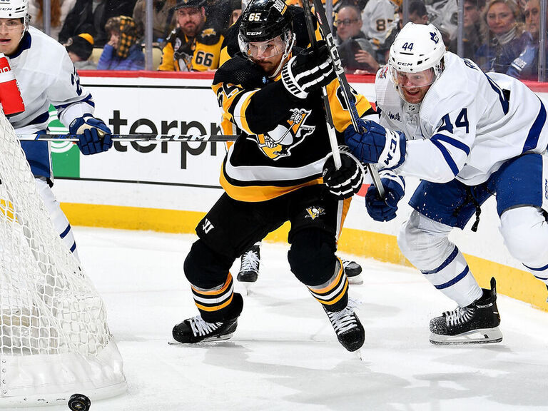 Penguins Edge Maple Leafs On Karlsson's Eventual Winner 