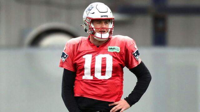 Foxborough, MA - November 21: New England Patriots QB Mac Jones takes a breather during practice.