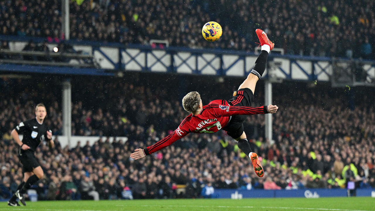 LIVERPOOL, ENGLAND - NOVEMBER 26: Alejandro Garnacho of Manchester United scores the team's first goal the Premier League match between Everton FC and Manchester United at Goodison Park on November 26, 2023 in Liverpool, England.