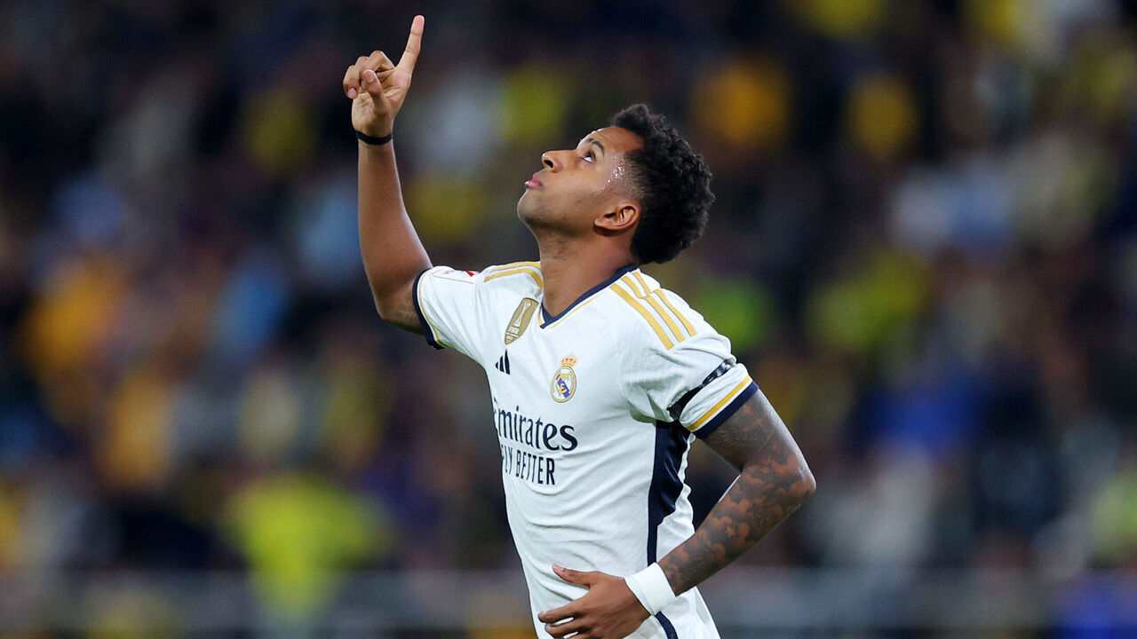 CADIZ, SPAIN - NOVEMBER 26: Rodrygo of Real Madrid celebrates after scoring the team's first goal during the LaLiga EA Sports match between Cadiz CF and Real Madrid CF at Estadio Nuevo Mirandilla on November 26, 2023 in Cadiz, Spain.