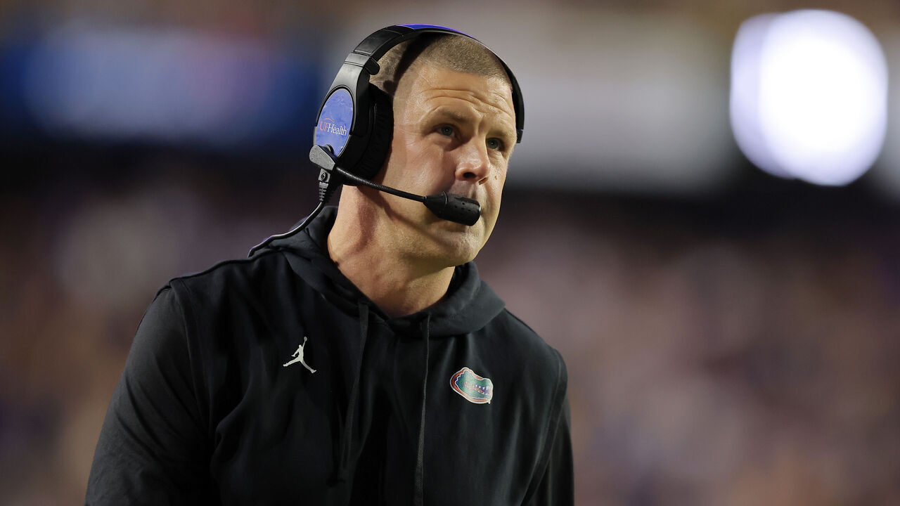 BATON ROUGE, LOUISIANA - NOVEMBER 11: Head coach Billy Napier of the Florida Gators reacts against the LSU Tigers during a game at Tiger Stadium on November 11, 2023 in Baton Rouge, Louisiana.